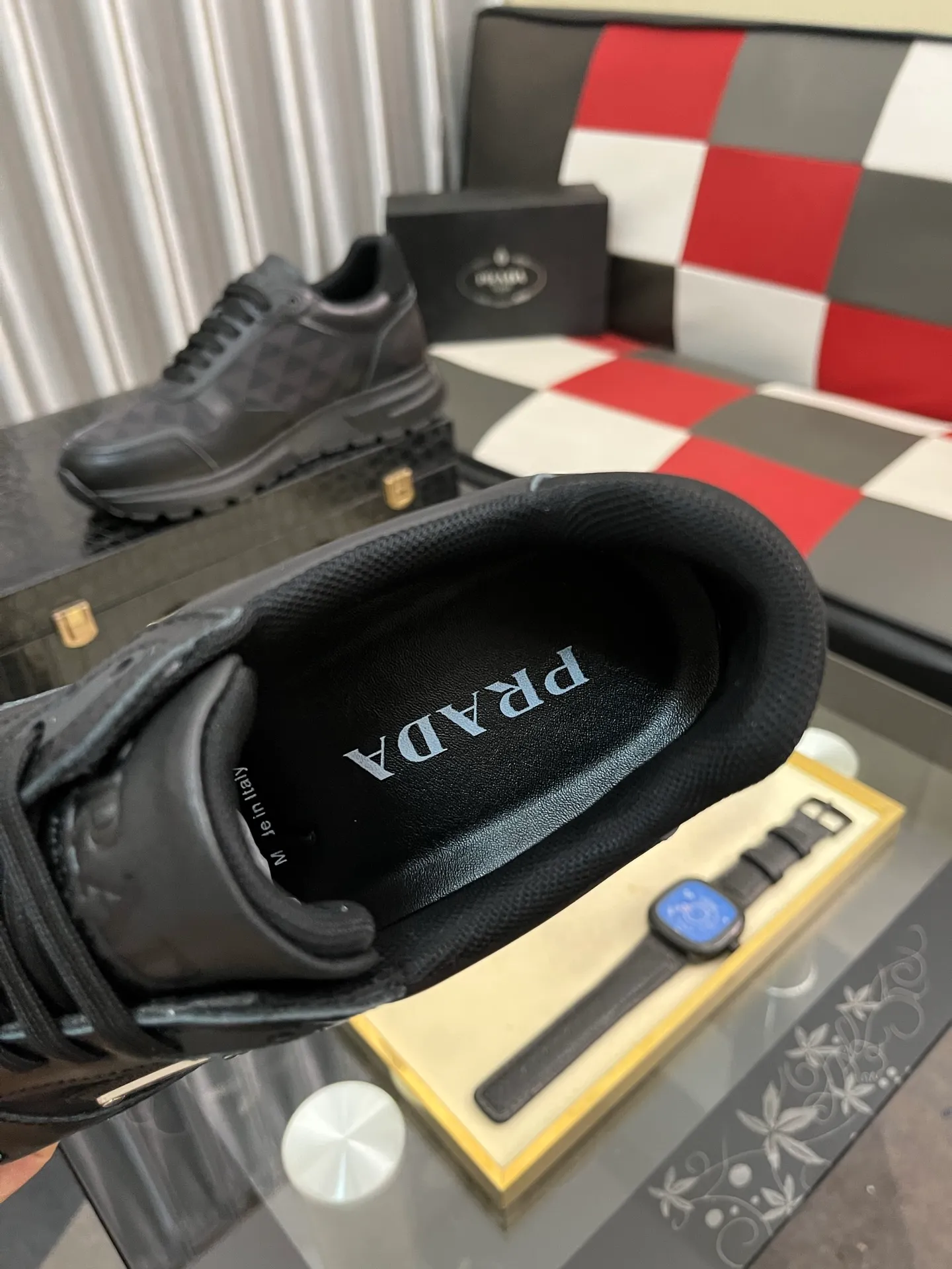 Men's men's shoes 💰420⌚️⌚️ Prada/Prada Men's new casual shoes, this sports shoe is made of imported calfskin upper with breathable mesh and breathable mesh lining. The foot pads are made of sheepskin, and the outsole is made of non-slip sports exclusive rubber outsole with logo. It feels good on the feet and is a fashionable item! Size: 38-442️⃣Colors available